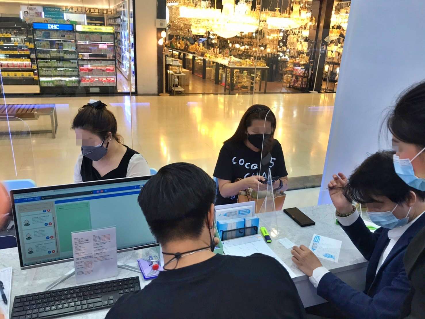 เซ้ง‼️ คลินิกความงาม บนห้างสรรพสินค้า เดอะมอลล์บางกะปิ 