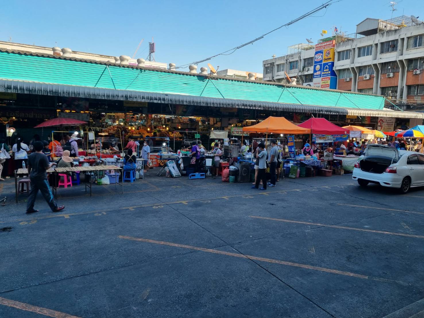 ขายด่วน ตึกแถว อาคารพาณิชย์ 4 ชั้นครึ่ง 1 คูหา ในตลาดมีนบุรี 