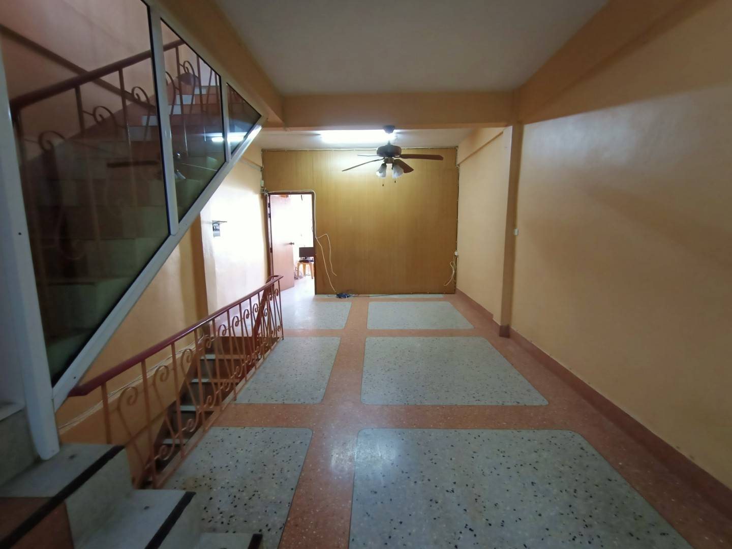 ขาย อาคารพาณิชย์ เจริญนคร 14 ลดเหลือเพียง 9.75 ล้านบาทเท่านั้น