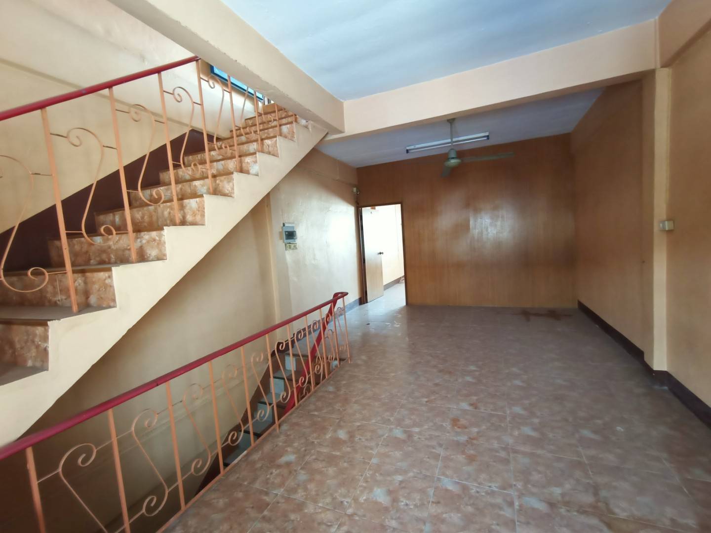 ขาย อาคารพาณิชย์ เจริญนคร 14 ลดเหลือเพียง 9.75 ล้านบาทเท่านั้น