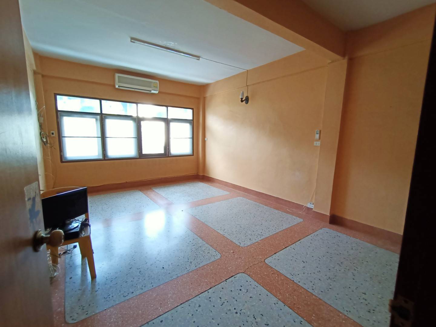 ขาย อาคารพาณิชย์ เจริญนคร 14 ลดเหลือเพียง 9.75 ล้านบาทเท่านั้น