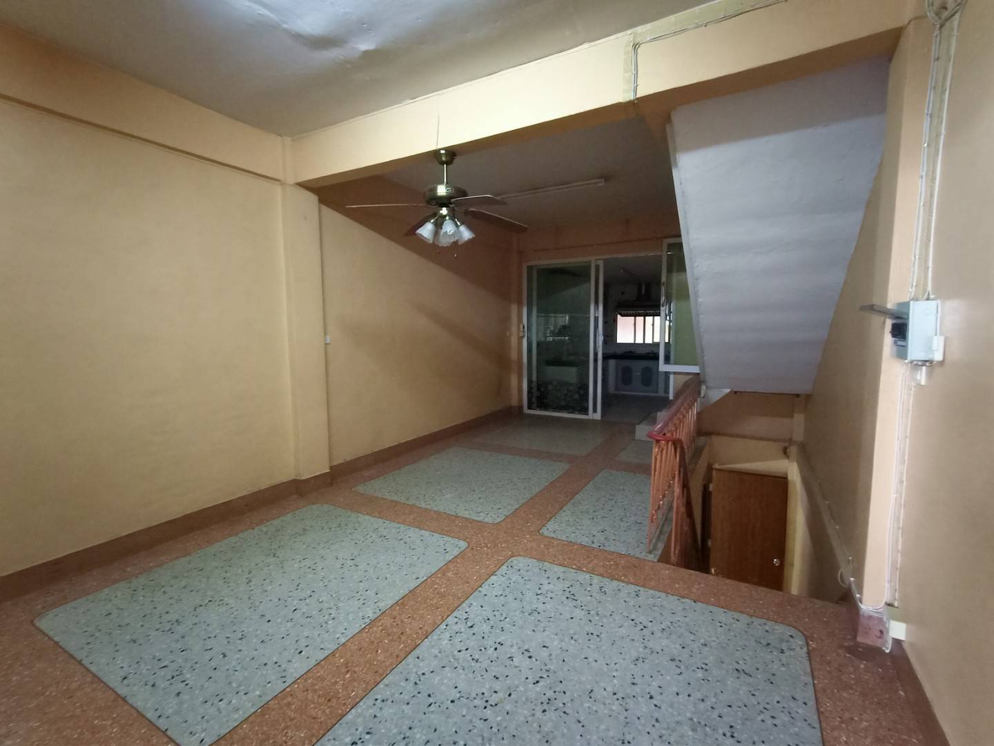 ขาย อาคารพาณิชย์ เจริญนคร 14 ลดเหลือเพียง 9.75 ล้านบาทเท่านั้น