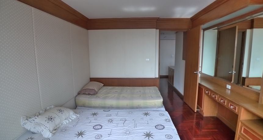 for rent Lake avenue condo sukhumvit 16 closed to bts asoke   ให้เช่าเลคอเวนิว
