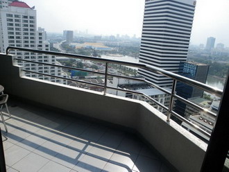 for rent Lake avenue condo sukhumvit 16 closed to bts asoke   ให้เช่าเลคอเวนิว
