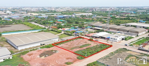 เป็นเจ้าของที่สวยๆ 608 วา ติดถนน 2 ด้าน ถนนกว้างสะดวก แวดล้อมด้วยโรงงาน