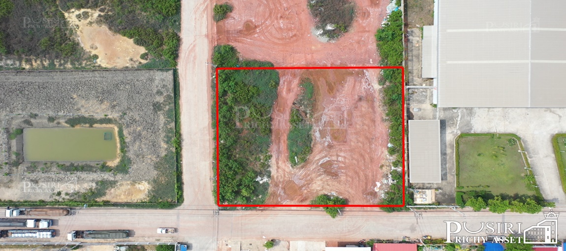 เป็นเจ้าของที่สวยๆ 608 วา ติดถนน 2 ด้าน ถนนกว้างสะดวก แวดล้อมด้วยโรงงาน