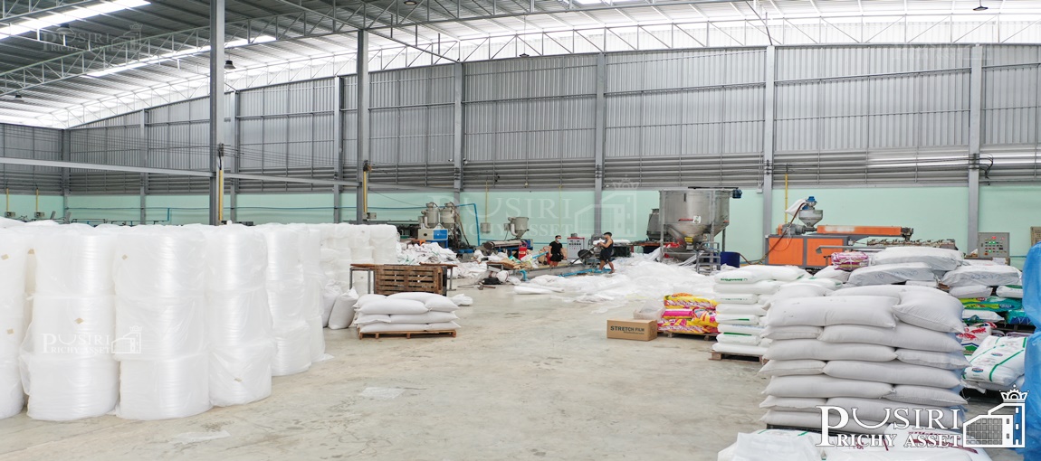 โรงงานพลาสติกเกือบ 5 ไร่ ใหม่ ตัวโรงงานใหญ่ 6,300 ตร.ม. รับโหลด 5 ตัน ติดถนน 2 ด้าน พร้อมใบ รง.4 + หม้อแปลง 500 KVA และบ้านพักคนงาน ใกล้ ถ.เศรษฐกิจ-พระราม 2 KK4081S