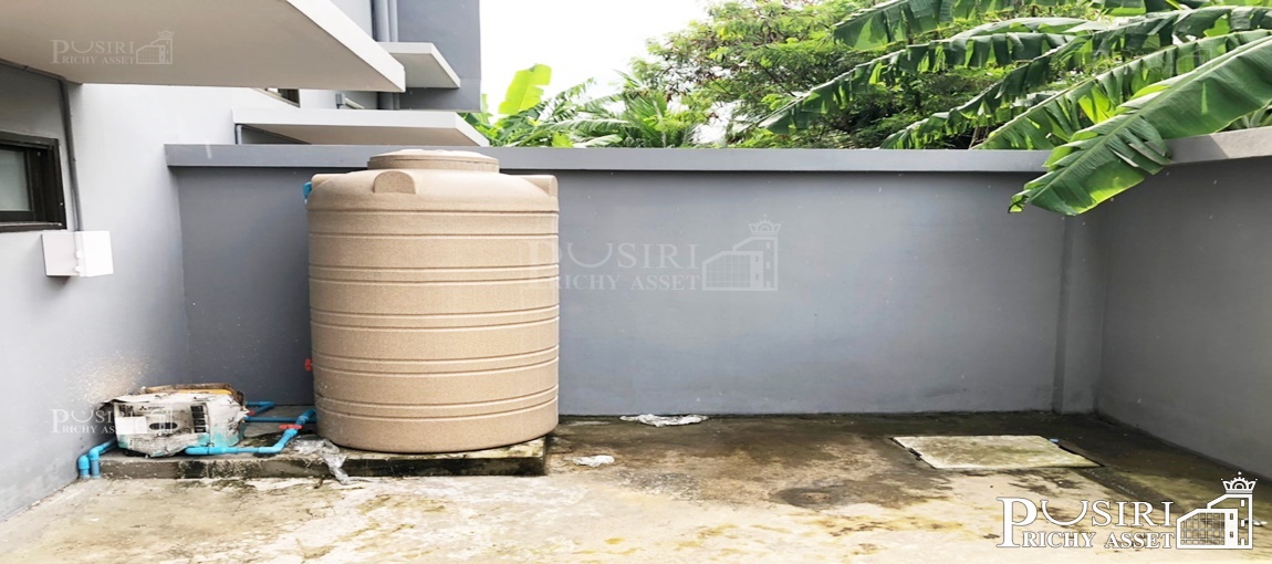 อาคารพาณิชย์ 8 ห้อง สร้างใหม่สไตล์โมเดิร์น 3.5 ชั้น ดาดฟ้า พื้นที่ใช้สอย 260 ตร.ม. พร้อมเข้าอยู่ได้ทันที ทำลดี ติดถนนสายใยรัก
