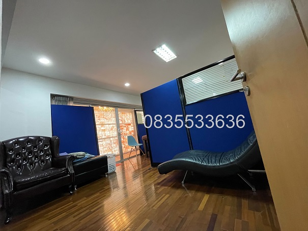 ให้เช่าตึกแถว อาคารพาณิชย์4ชั้น หลังมุม ติดถนนใหญ่พระราม9 จอดรถได้เยอะ เดินทางสะดวกมาก โทร. 093-989-6569