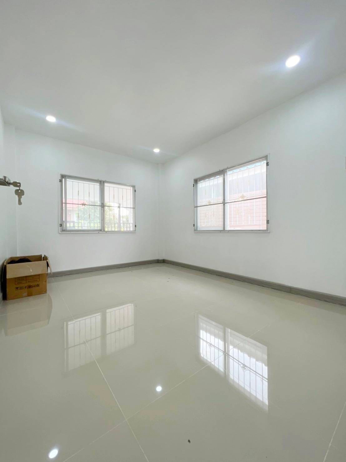 Agent post  ขายบ้านเดี่ยว รีโนเวทใหม่ สภาพนางฟ้า จองวันนี้รับของแถม 7 รายการ  