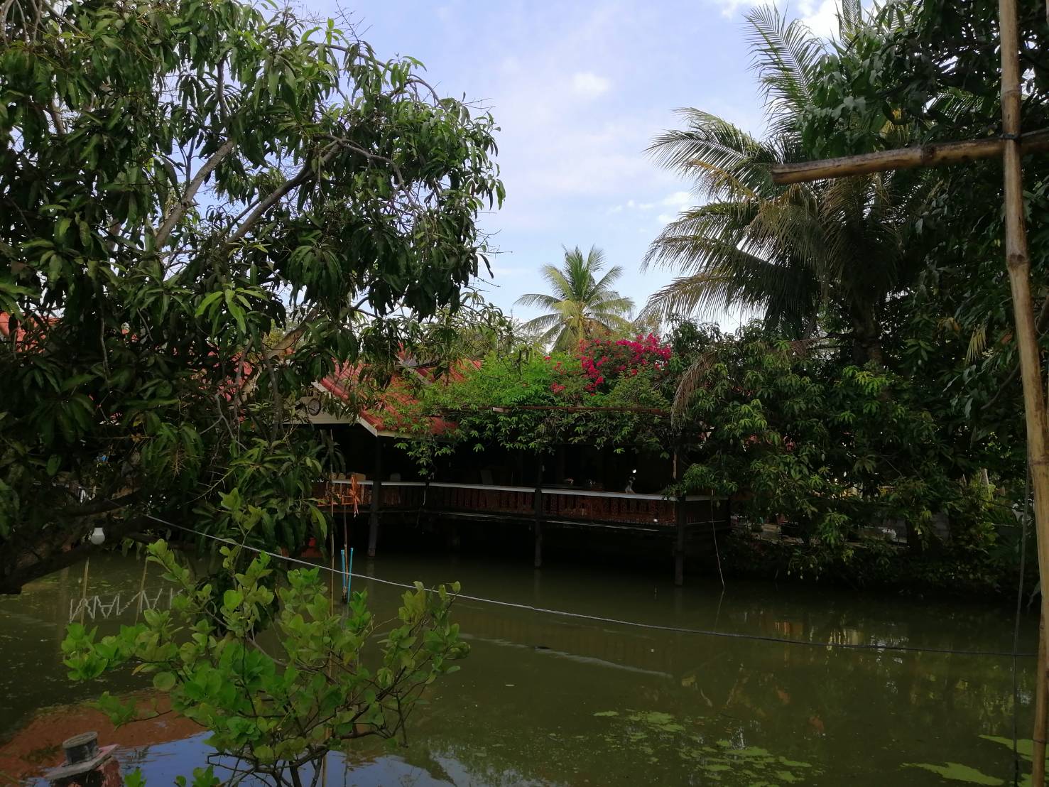 ให้เช่าทำ(สวนอาหาร-บ่อตกกุ้ง)บรรยากาศที่เป็นธรรมชาติ มีบ่ออยู่แล้ว สามารถตกแต่งเพิ่มได้ มีห้องพักพร้อม อยู่้ อ.บางเลน จ.นครปฐม ให้เช่าราคา20,000/ เดือน