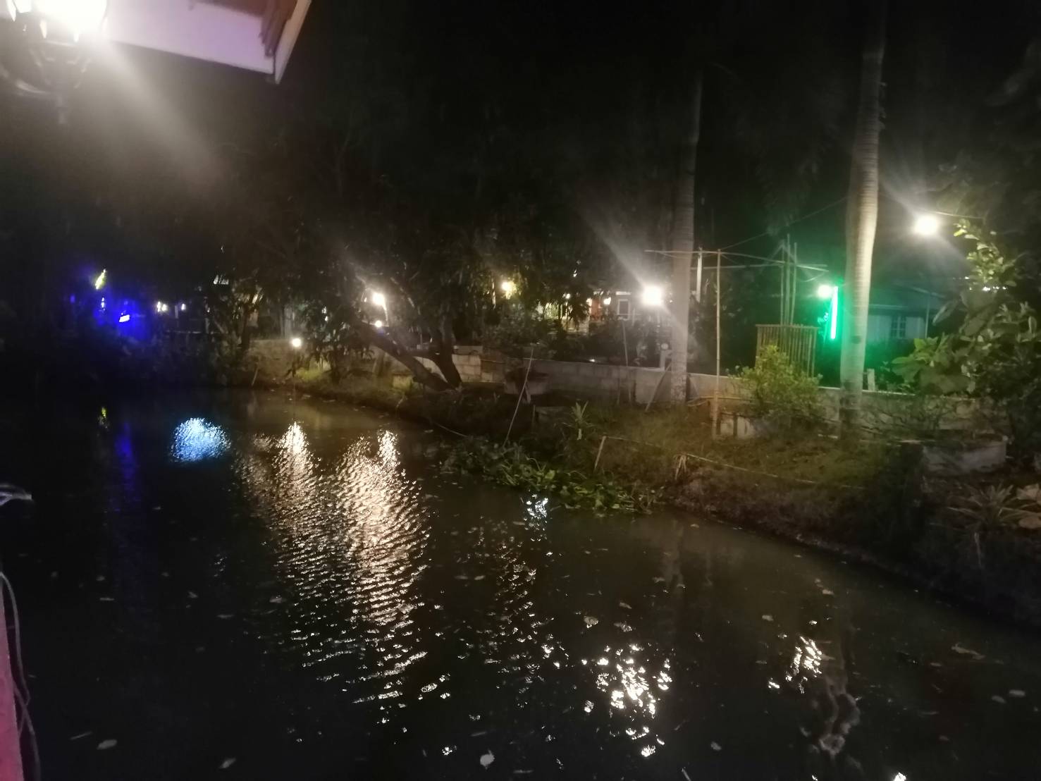 ให้เช่าทำ(สวนอาหาร-บ่อตกกุ้ง)บรรยากาศที่เป็นธรรมชาติ มีบ่ออยู่แล้ว สามารถตกแต่งเพิ่มได้ มีห้องพักพร้อม อยู่้ อ.บางเลน จ.นครปฐม ให้เช่าราคา20,000/ เดือน