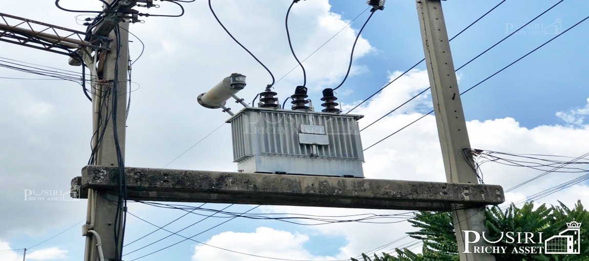 โรงงานพื้นอีพ็อกซี่ใหญ่เกือบ 3 ไร่ พื้นที่ใช้สอย 4,400 ตร.ม. พร้อมออฟฟิศ ห้องพักคนงาน และพื้นที่ด้านหลังที่สามารถต่อเติมได้ ใกล้คลองสี่วา 500 ม. 