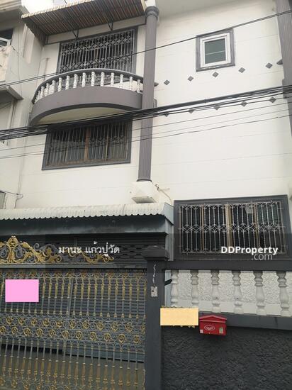 ให้เช่า บ้านเดี่ยว3.5ชั้น(พร้อมดาดฟ้า) 65ตรว. มี5ห้องนอน อยู่ถ.รัชดาภิเษก ใกล้ทางด่วนพระราม9/ฟอร์จูน ให้เช่า40,000/เดือน พร้อมเฟอร์นิเจอร์บางส่วน 