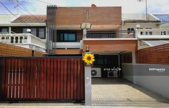 ให้เช่า ทาวน์เฮ้าส์2ชั้น  33ตรว. ถ.ลาดพร้าว ตรงข้ามสน.โชคชัย4 ให้เช่า25,000/เดือน (ตกแต่งสวยสไตล์โมเดิร์น)