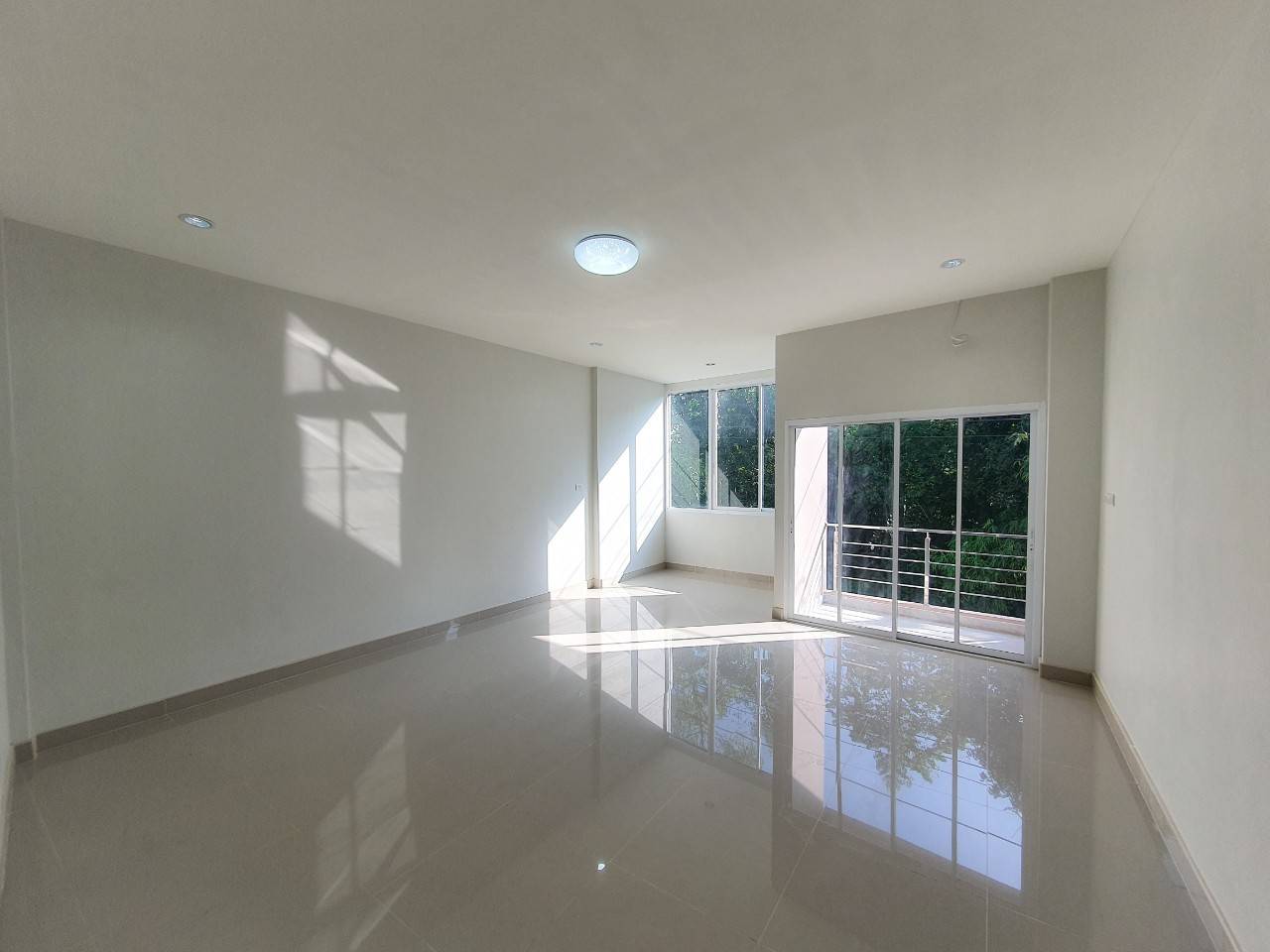 ขาย อาคารพาณิชย์ ใกล้โรงเรียนนานาชาติ bloomberry หาดใหญ่