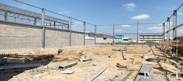 โรงงานโมเดิร์น ขนาดกระทัดรัด ราคาพิเศษ พร้อมออฟฟิต 2 ชั้น พื้นที่ 554 ตร.ม. มี 2 หลัง ใกล้ ถ. เศรษฐกิจ 1