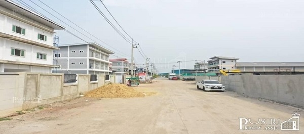 โรงงานโมเดิร์น ขนาดกระทัดรัด ราคาพิเศษ พร้อมออฟฟิต 2 ชั้น พื้นที่ 554 ตร.ม. มี 2 หลัง ใกล้ ถ. เศรษฐกิจ 1