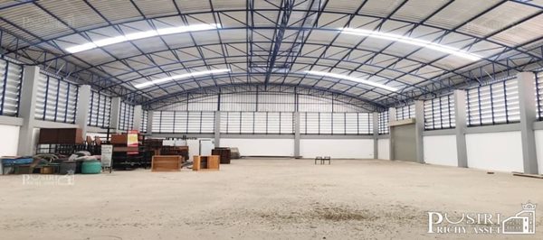 ขายโรงงานสวยสไตล์โมเดิร์น 1ไร่ เงียบสงบอยู่หลังสุดท้าย บรรยากาศดี ด้านข้างติดคลอง พร้อมเขื่อนและรั้วคอนกรีต เดินทางสะดวกใกล้ทั้ง ถ.เศรษฐกิจ และ สายใยรัก - KK3241S