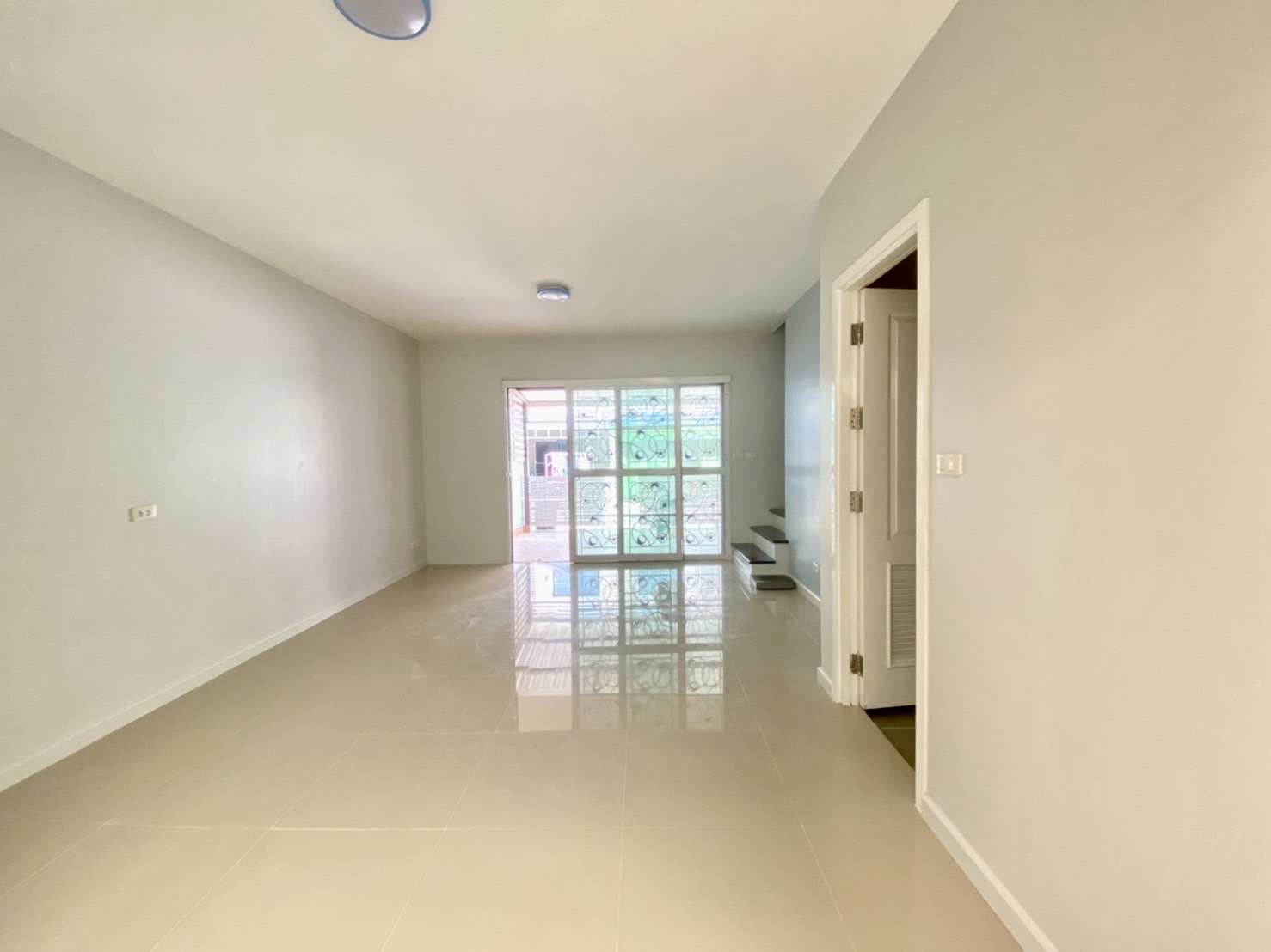 ขายถูก หมู่บ้านพฤกษาไลท์ ล็อกซ์ สุขุมวิท-เทพารักษ์ พร้อมอยู่ ตกแต่งใหม่ 