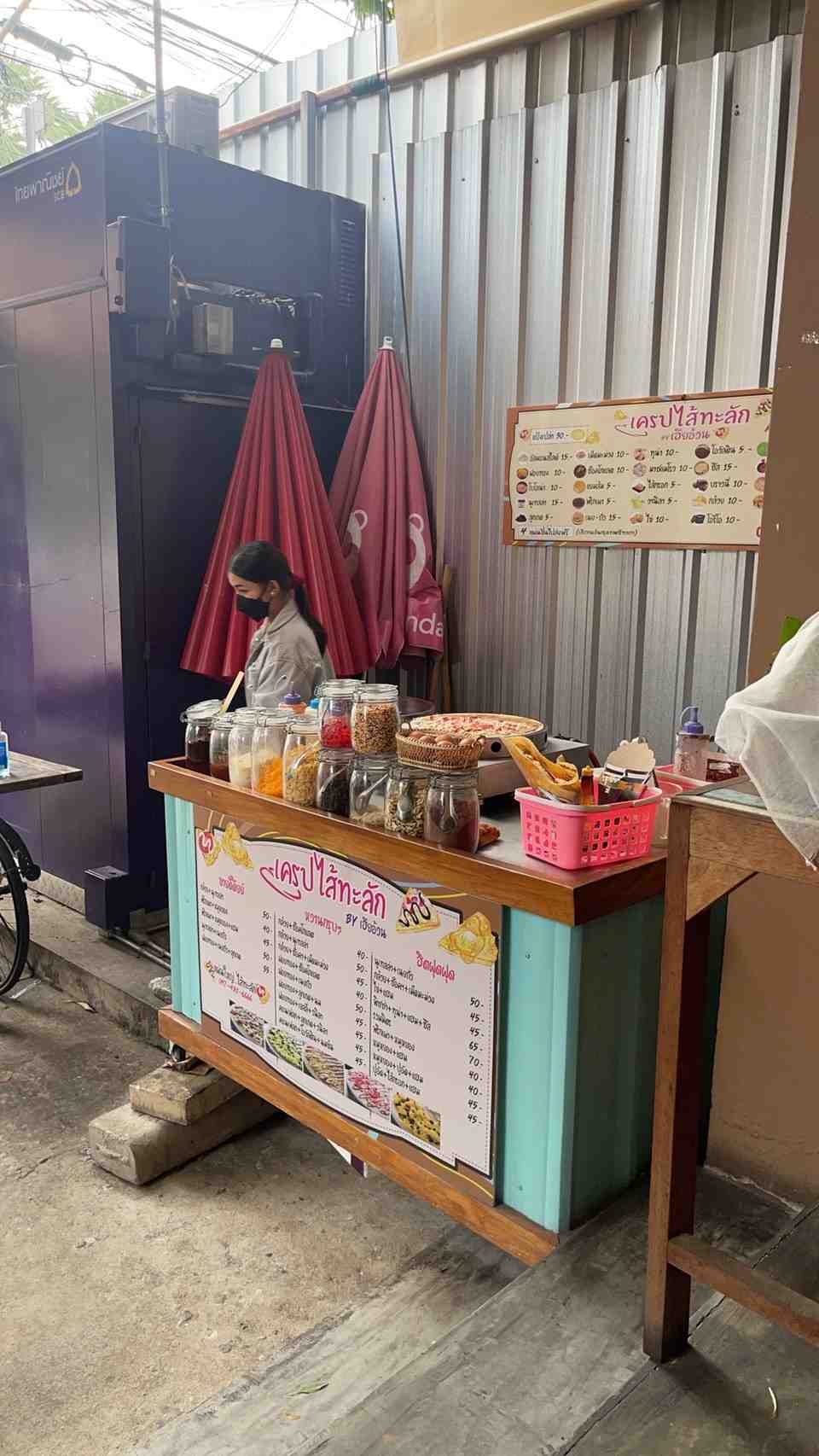 ปล่อยเซ้ง‼️ ร้านข้าวมันไก่ ก๋วยเตี๋ยวไก่และเครป ปากซอยกรุงเทพกรีฑา15  รอบข้างเป็นออฟฟิศ