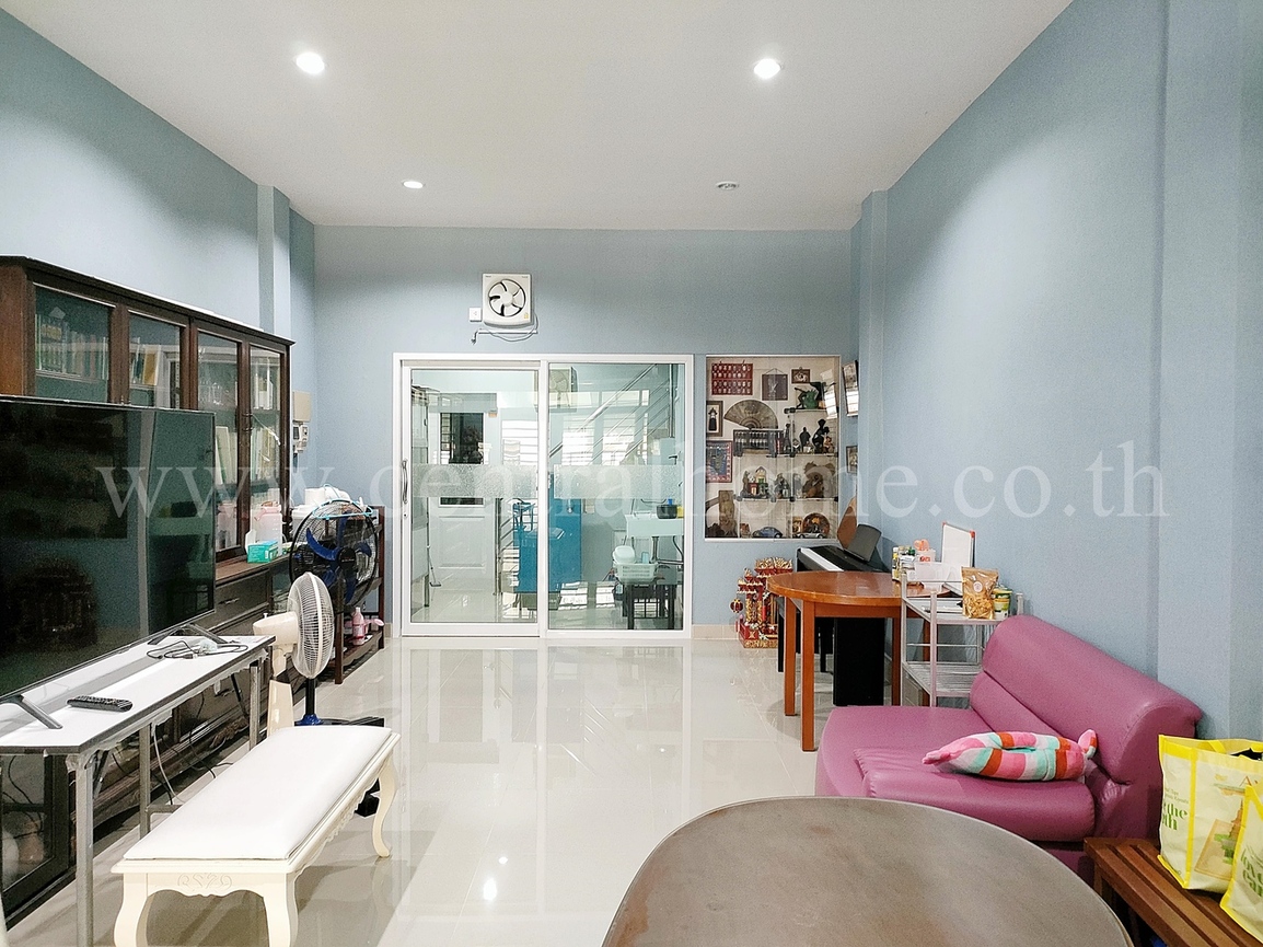 ทาวน์เฮ้าส์ พร้อมอยู่ ซอย สุขุมวิท 93 ใกล้ BTS บางจาก เพียง 100 เมตร