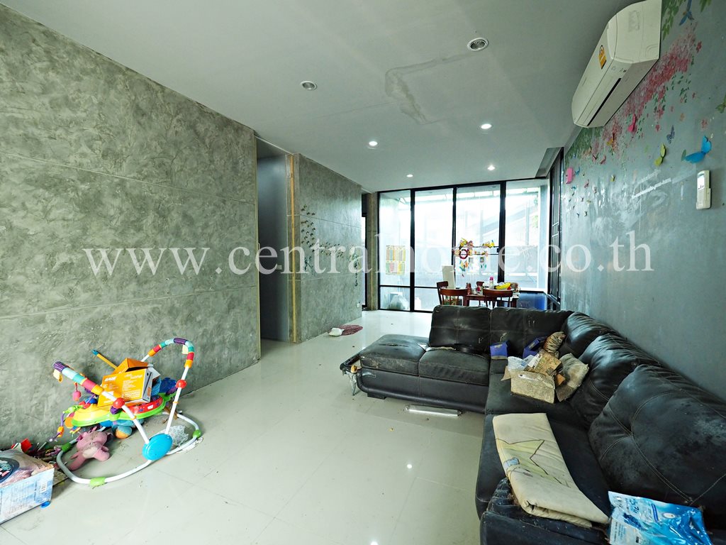 บ้านแฝดสไตล์ Loft 2 ชั้น The Season Phetkasem 69 