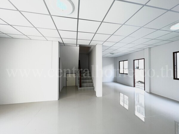 ทาวน์โฮม บ้านออมธนา บางบัวทอง - ไทรน้อย หลังมุม