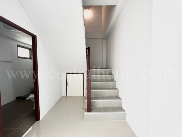ทาวน์โฮม บ้านออมธนา บางบัวทอง - ไทรน้อย หลังมุม