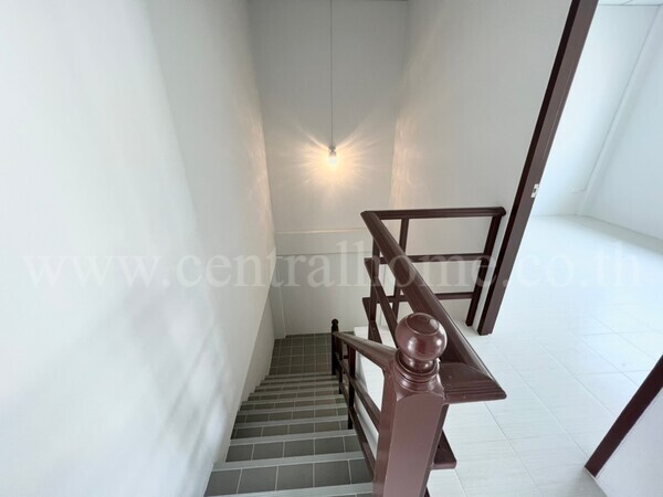 ทาวน์โฮม บ้านออมธนา บางบัวทอง - ไทรน้อย หลังมุม