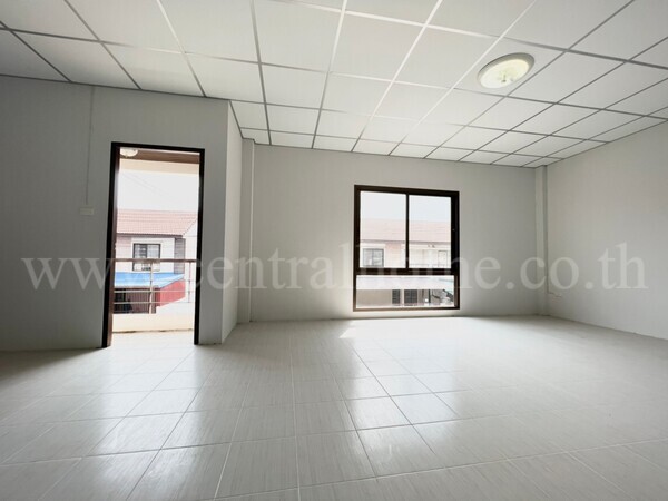 ทาวน์โฮม บ้านออมธนา บางบัวทอง - ไทรน้อย หลังมุม