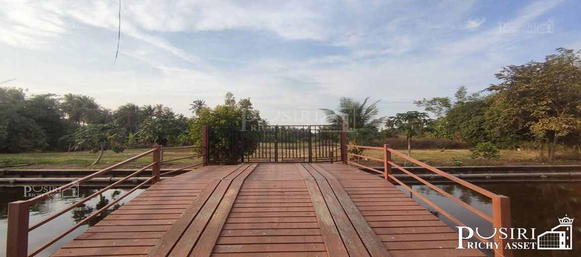 ขายที่ขนาด 10 ไร่เศษ ใกล้กับ ถ. ตัดใหม่พรานนก - สาย 4 ร่มรื่น ด้านหน้าติดคลองกว้างๆรับลมตลอดปี รถยนต์เข้าออกสบาย เพียง 1.7 กม. ถ. สาย 4 KK4330S