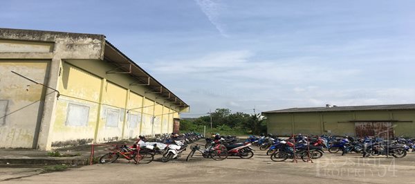 ไม่ต้องซื้อ เช่าก็ได้ โกดังใหญ่ 1,580 ตารางเมตร เดินทางสะดวก ใกล้กับ ถ.เพชรเกษม พร้อมพื้นจอดรถเยอะ และ ความปลอดภัยจาก รปภ. - KK2964R