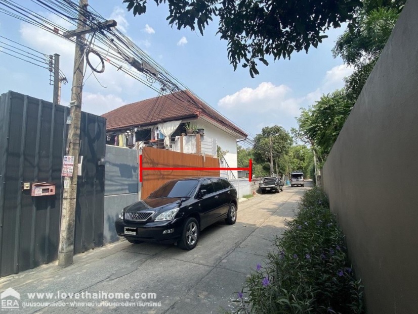 ขายบ้านรามอินทรา14 แยก2  จากถนนใหญ่เข้าซอยเพียง 300 เมตร รีบขายด่วน