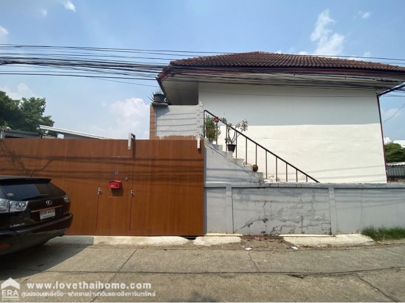 ขายบ้านรามอินทรา14 แยก2  จากถนนใหญ่เข้าซอยเพียง 300 เมตร รีบขายด่วน