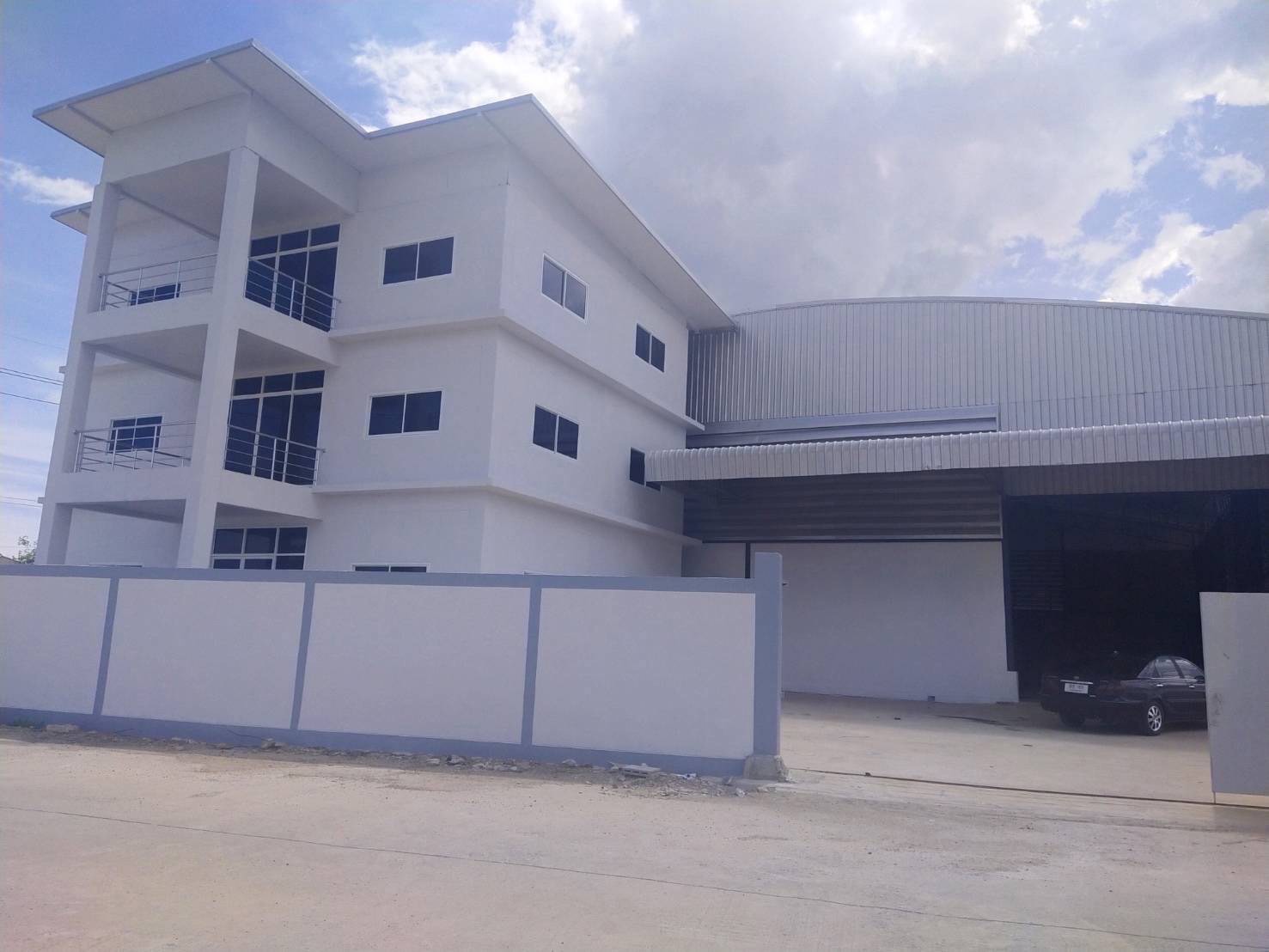 ขายหรือให้เช่า โรงงาน โกดัง พื้นที่สีม่วง ในที่ดิน 1.5 ไร่ ออฟฟิศ 3 ชั้น อำเภอเมือง สมุทรสาคร