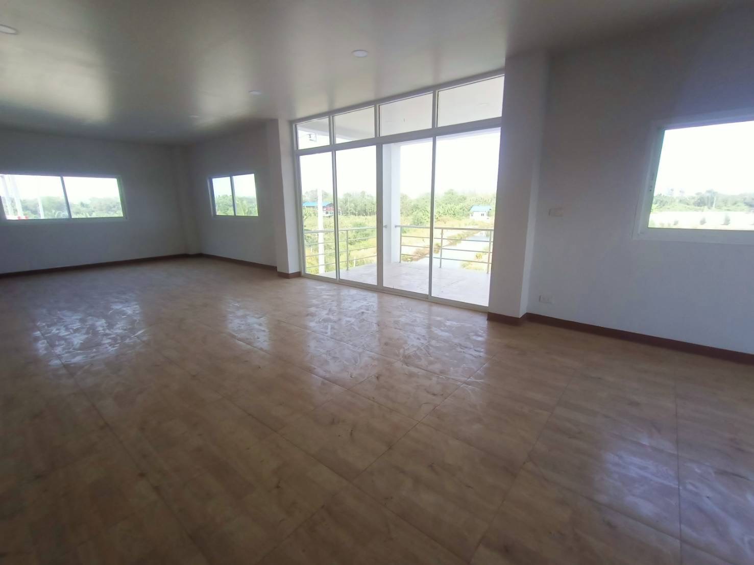 ขายหรือให้เช่า โรงงาน โกดัง พื้นที่สีม่วง ในที่ดิน 1.5 ไร่ ออฟฟิศ 3 ชั้น อำเภอเมือง สมุทรสาคร