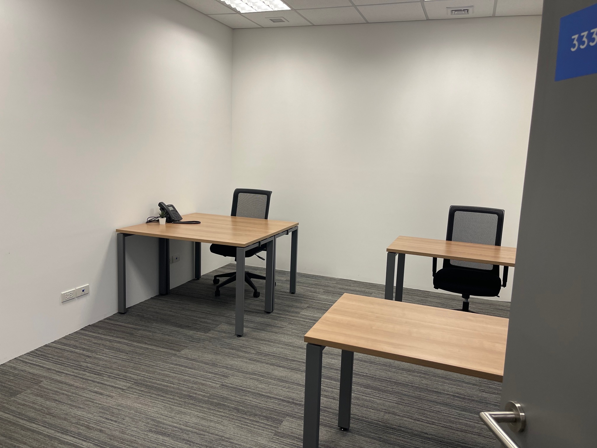 Office space for rent !! HQ Metropolis Samrong good location