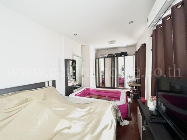 ทาวน์เฮ้าส์ บ้านฟ้า ปิยรมณ์ เทนโดร เฟส 5 ลำลูกกา