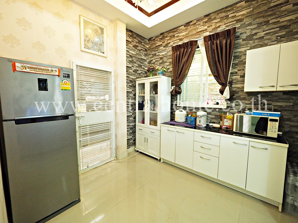 บ้านแฝด หมู่บ้าน กิตตินคร การ์เด้น วิลล์ บางพลี หน้าบ้านไม่ชนใคร