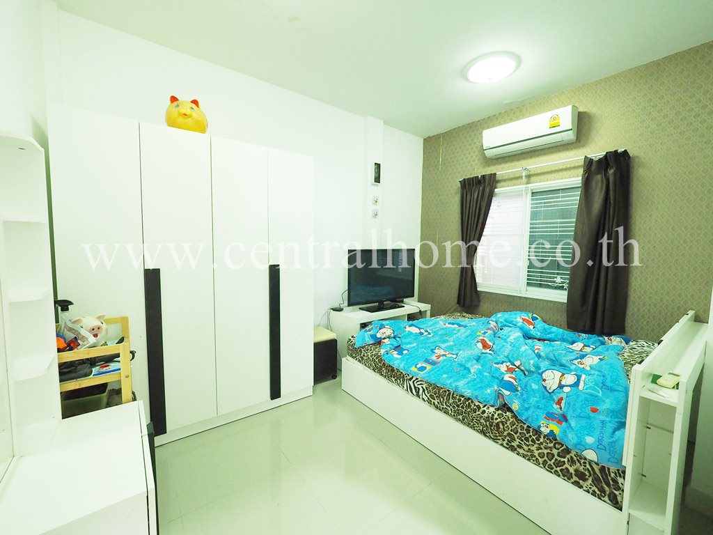 บ้านแฝด หมู่บ้าน กิตตินคร การ์เด้น วิลล์ บางพลี หน้าบ้านไม่ชนใคร