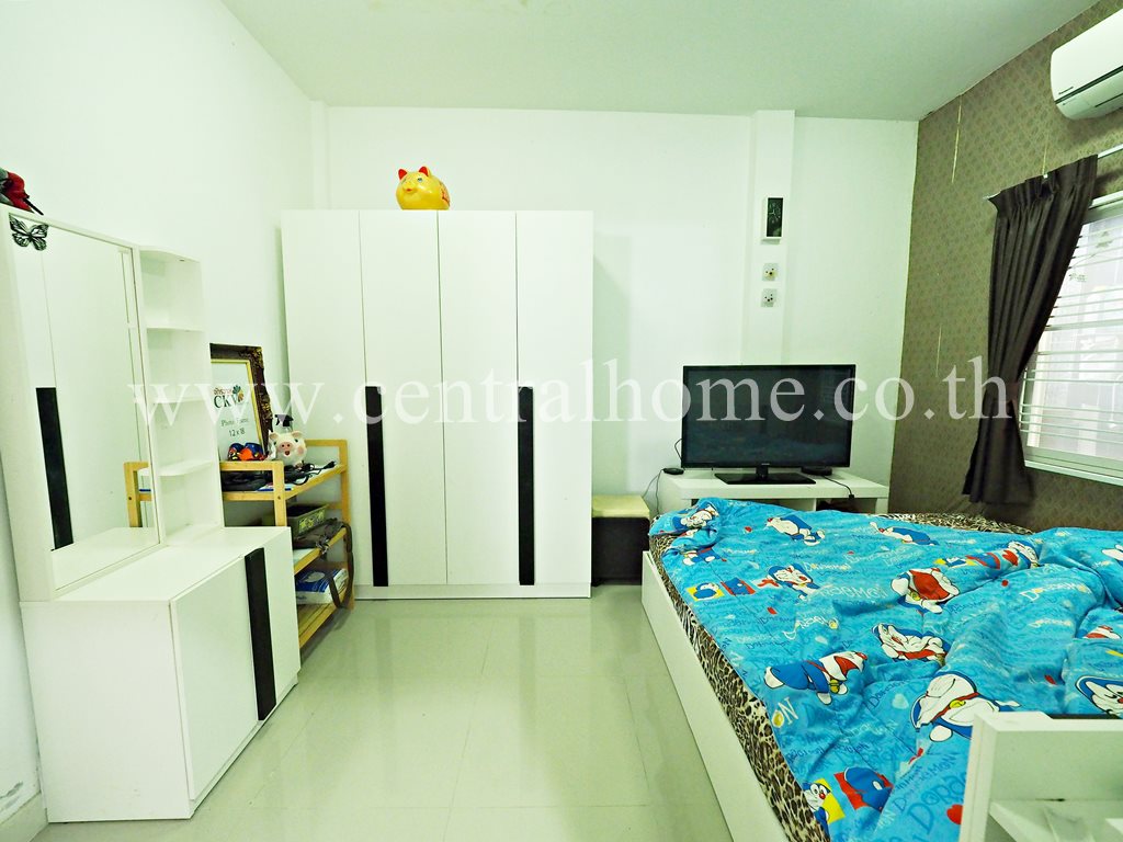 บ้านแฝด หมู่บ้าน กิตตินคร การ์เด้น วิลล์ บางพลี หน้าบ้านไม่ชนใคร