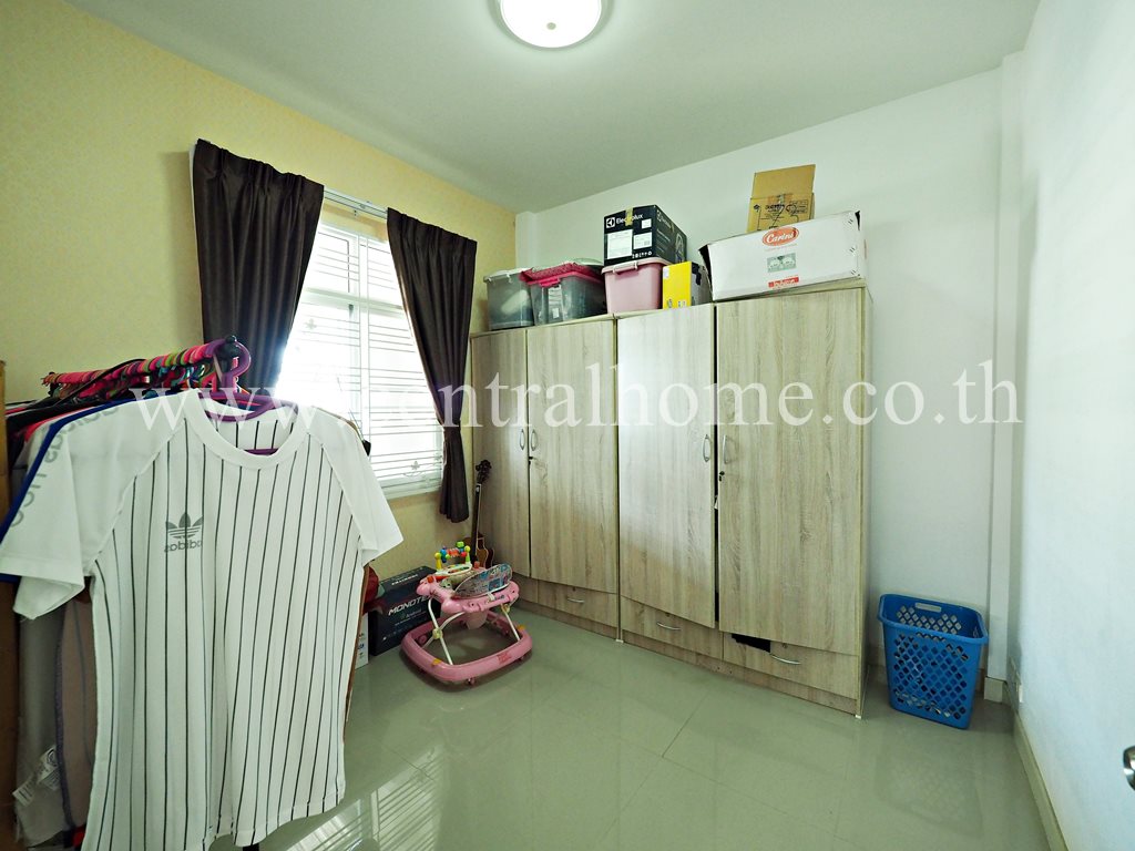 บ้านแฝด หมู่บ้าน กิตตินคร การ์เด้น วิลล์ บางพลี หน้าบ้านไม่ชนใคร