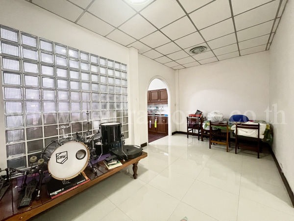 ทาวน์เฮ้าส์ บ้านแก้ว วิลล่า 2 ลาดพร้าว - วังหิน 68