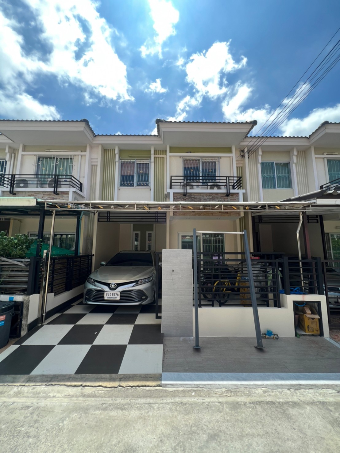 ขายบ้านสวยRenovate ใหม่บางส่วน  ทำเลดี
