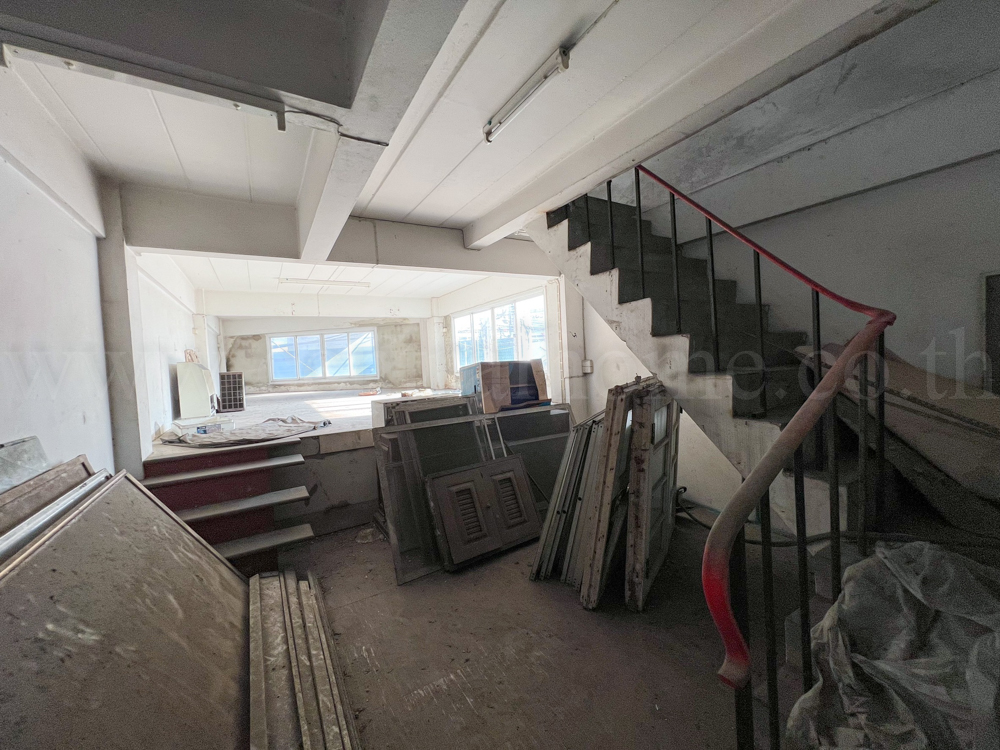  อาคารพาณิชย์ ซอย ท่าอิฐ ติดถนน หลังมุม ใกล้ตลาดนัดสามแยกซอยท่าอิฐ