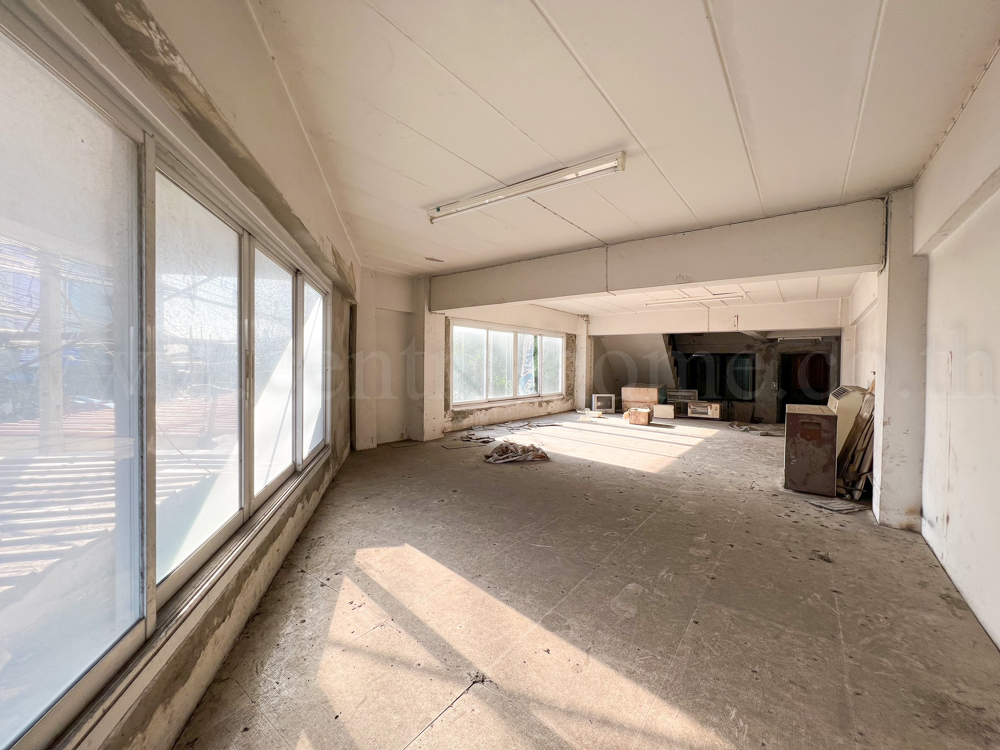  อาคารพาณิชย์ ซอย ท่าอิฐ ติดถนน หลังมุม ใกล้ตลาดนัดสามแยกซอยท่าอิฐ