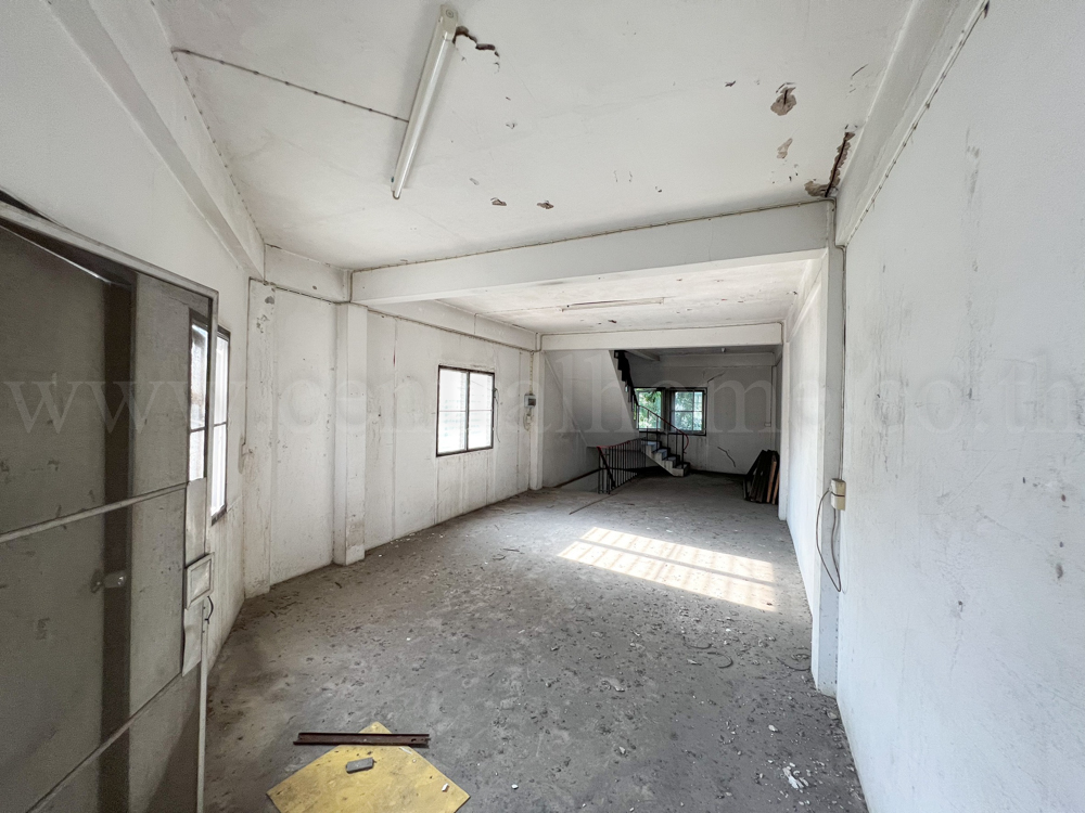  อาคารพาณิชย์ ซอย ท่าอิฐ ติดถนน หลังมุม ใกล้ตลาดนัดสามแยกซอยท่าอิฐ