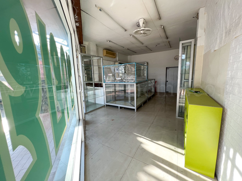  อาคารพาณิชย์ ซอย ท่าอิฐ ติดถนน หลังมุม ใกล้ตลาดนัดสามแยกซอยท่าอิฐ