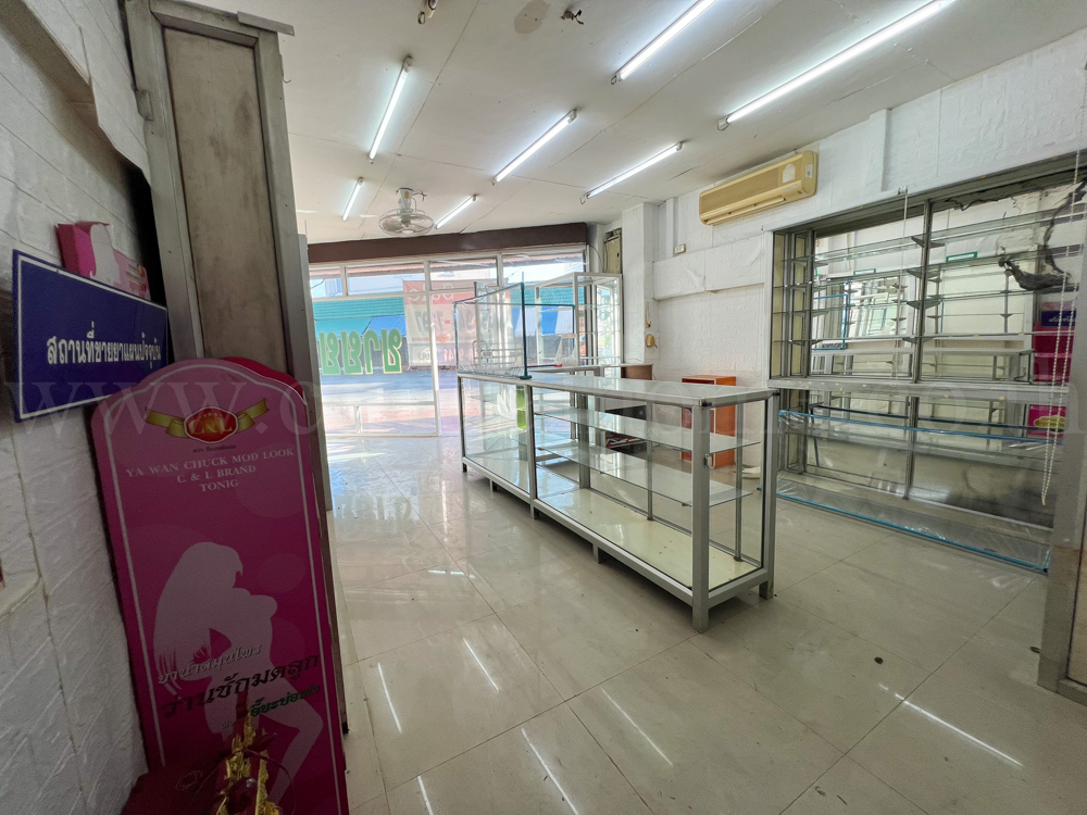  อาคารพาณิชย์ ซอย ท่าอิฐ ติดถนน หลังมุม ใกล้ตลาดนัดสามแยกซอยท่าอิฐ